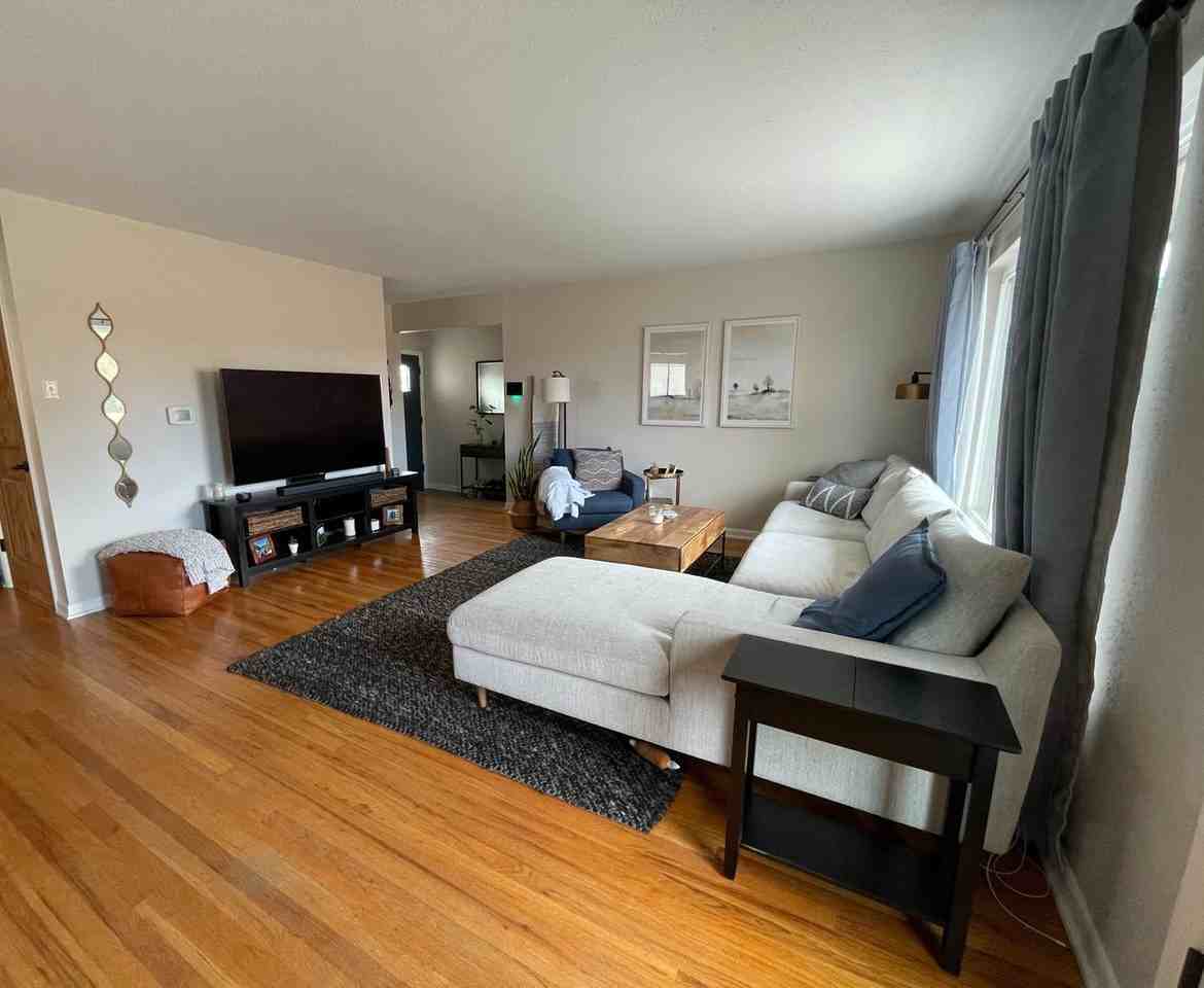 1051 S Holly St - Photo 5 of 17