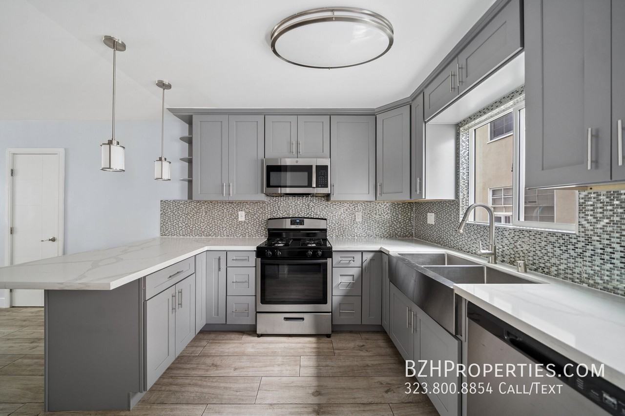 5341 Vantage Ave #3B - Photo 3 of 19