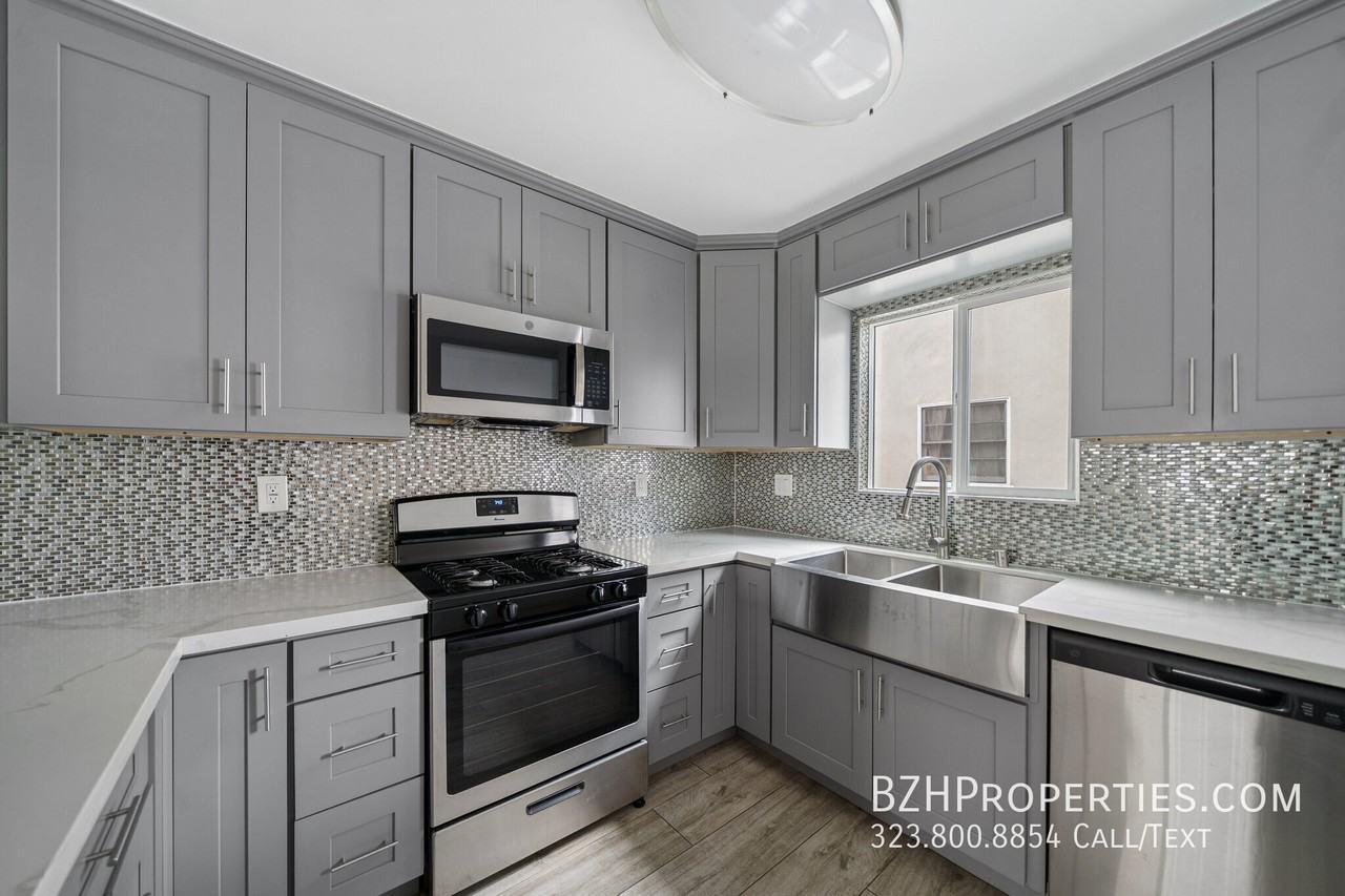 5341 Vantage Ave #3B - Photo 4 of 19
