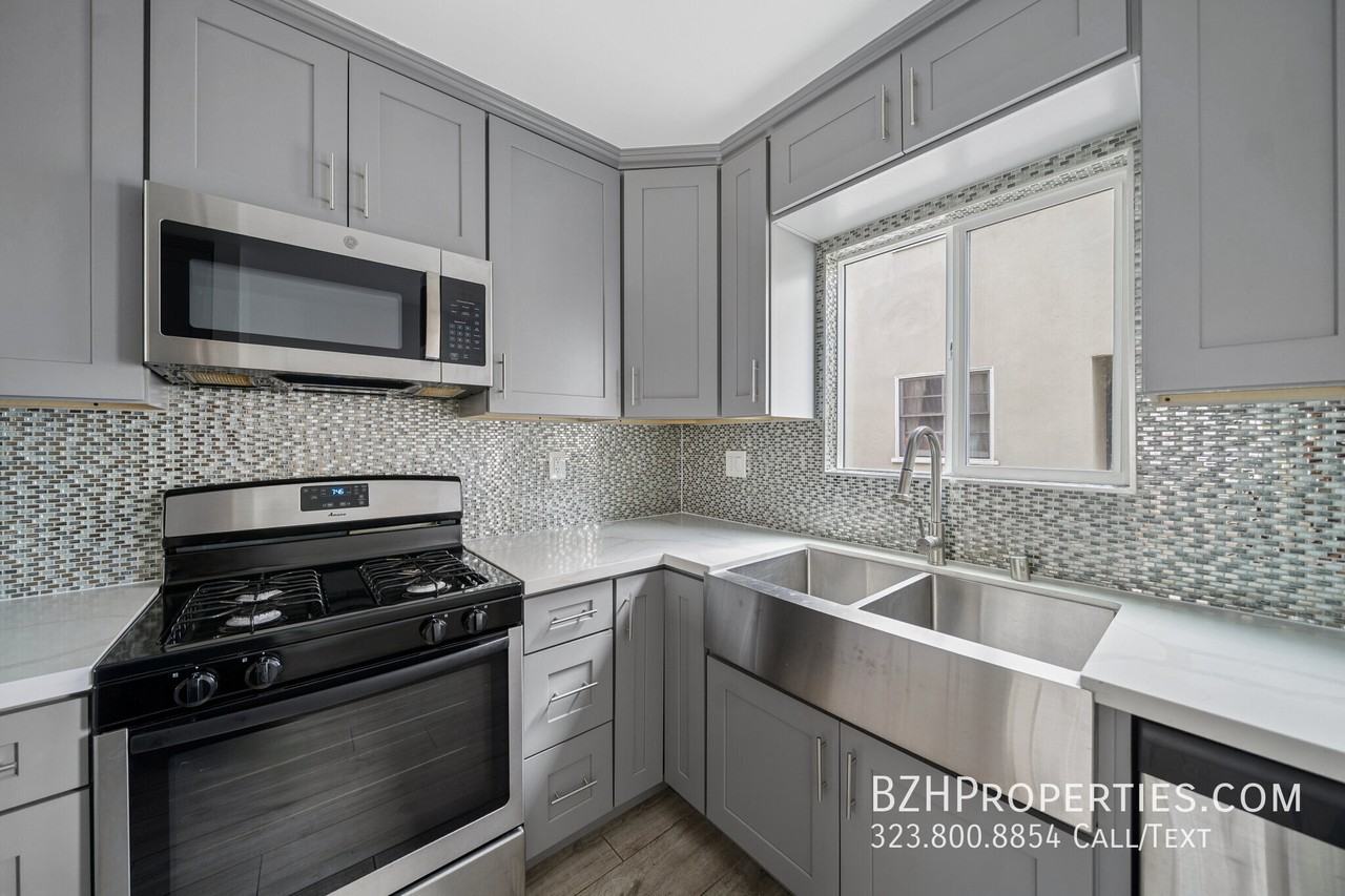 5341 Vantage Ave #3B - Photo 6 of 19
