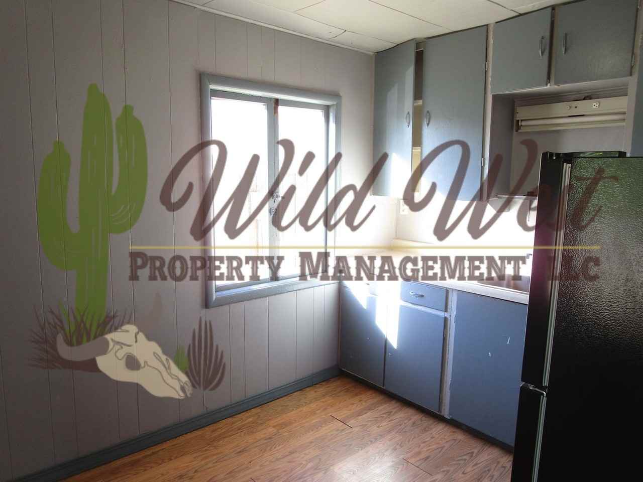 886 Ne 7th St - Photo 5 of 11