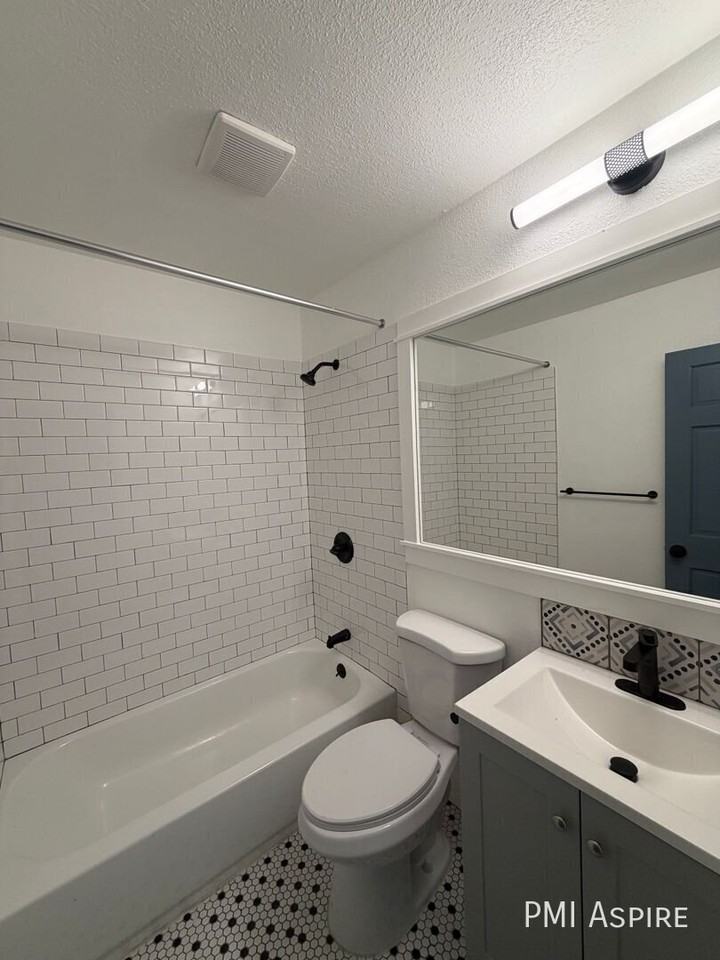 5513 W Mississippi Ave #2 - Photo 3 of 17