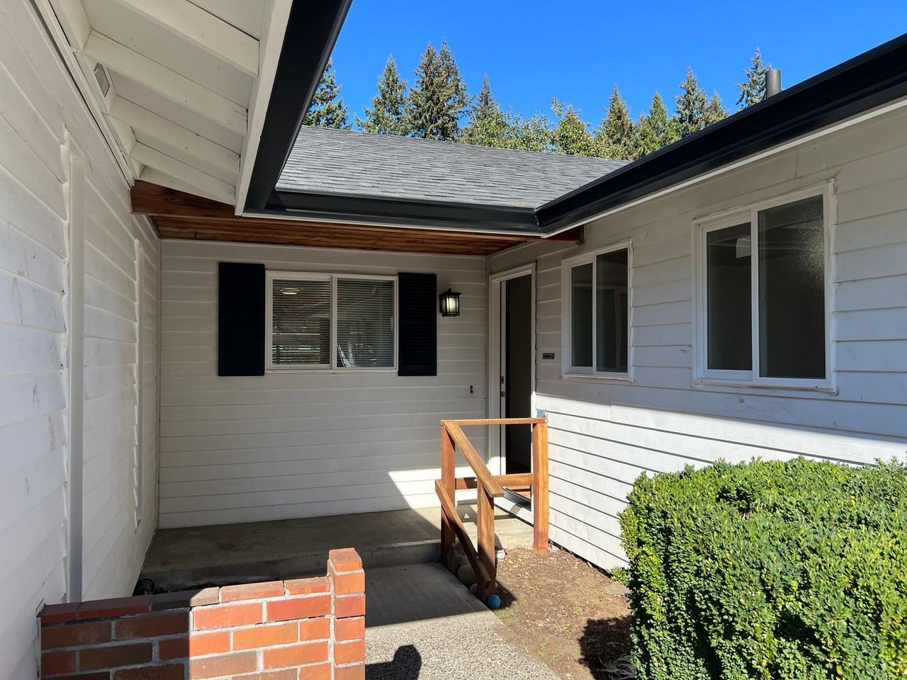 14520 Ne 74th St - Photo 2 of 28