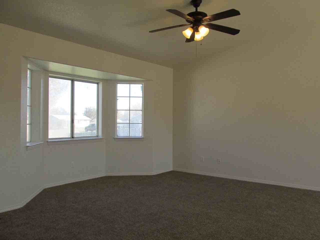 470-570 Cottonwood Rd - Photo 2 of 11