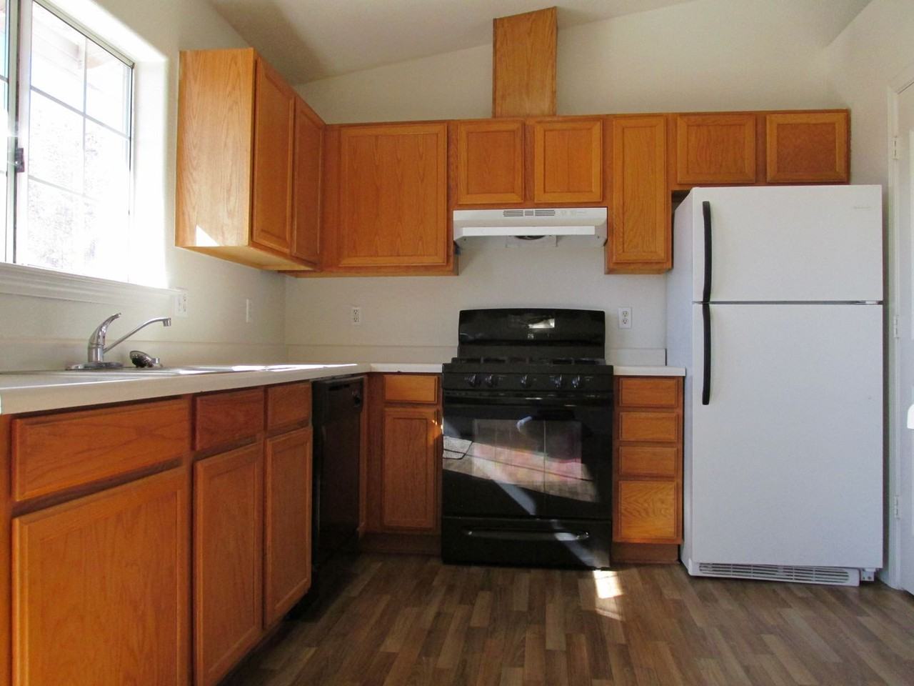 470-570 Cottonwood Rd - Photo 6 of 11