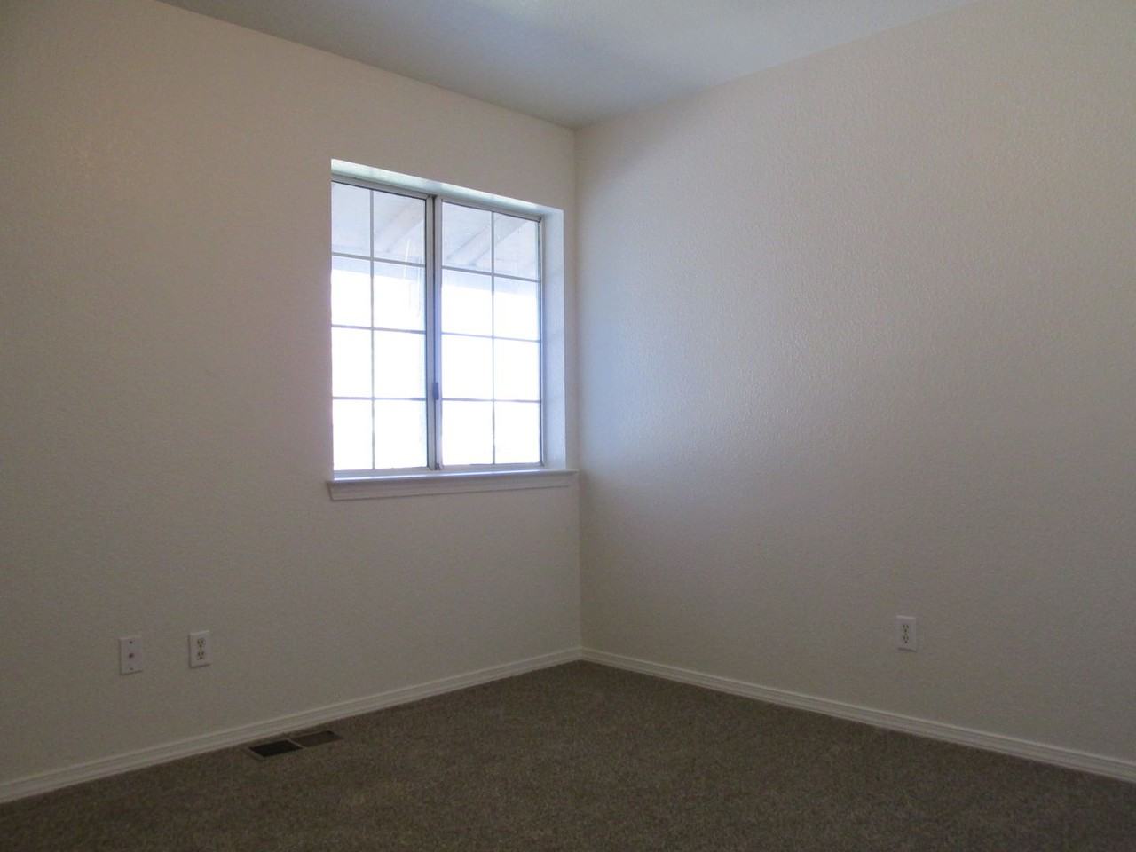 470-570 Cottonwood Rd - Photo 7 of 11