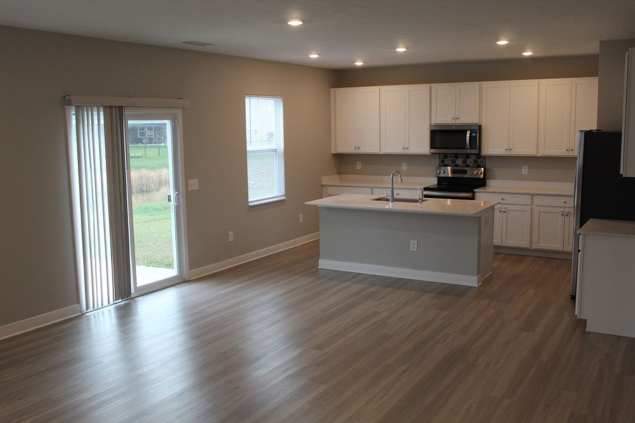 9555 Crossfield Rd - Photo 3 of 25