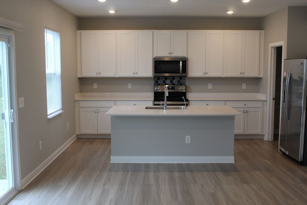 9555 Crossfield Rd - Photo 4 of 25