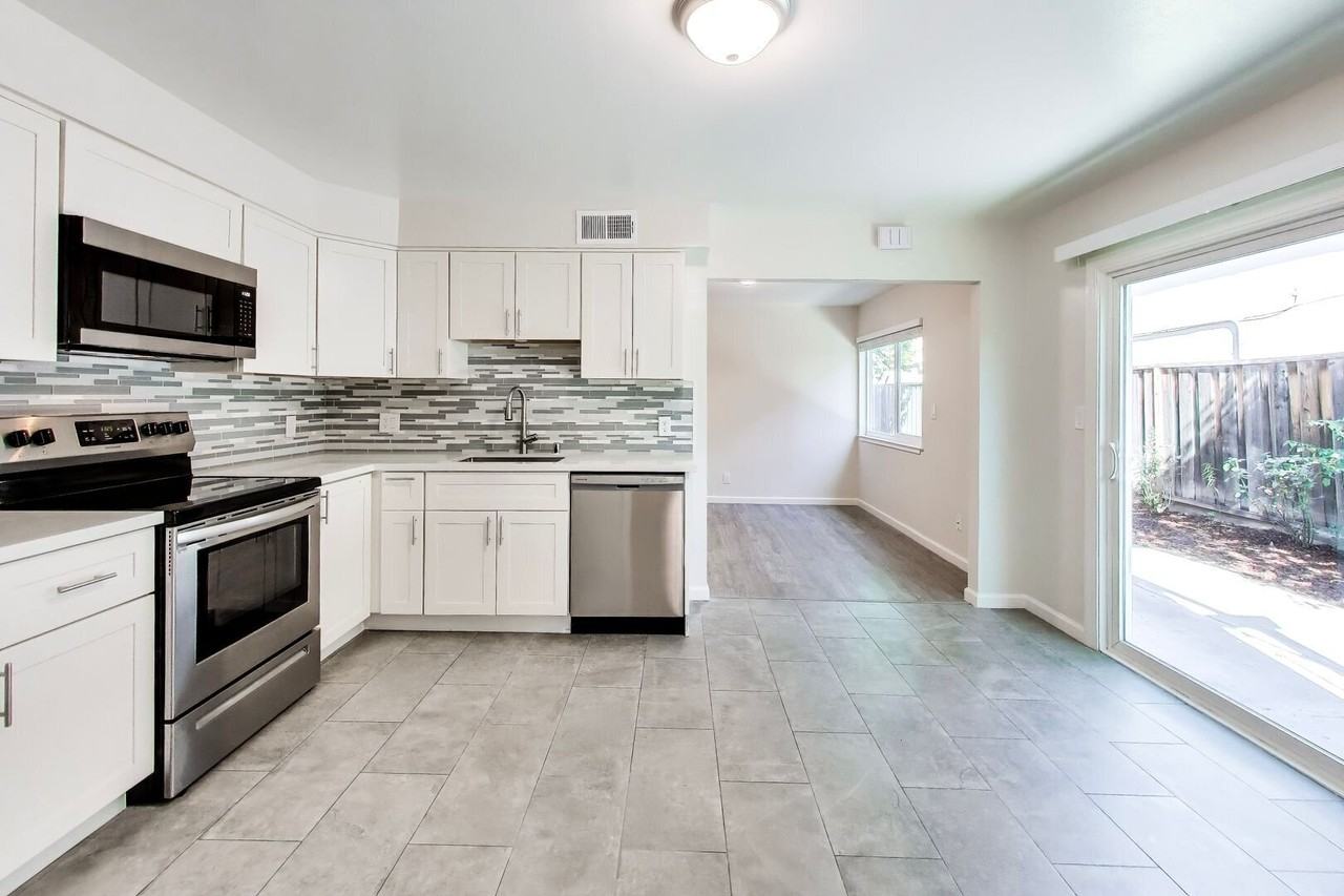 1221 Clinton St - Photo 2 of 38