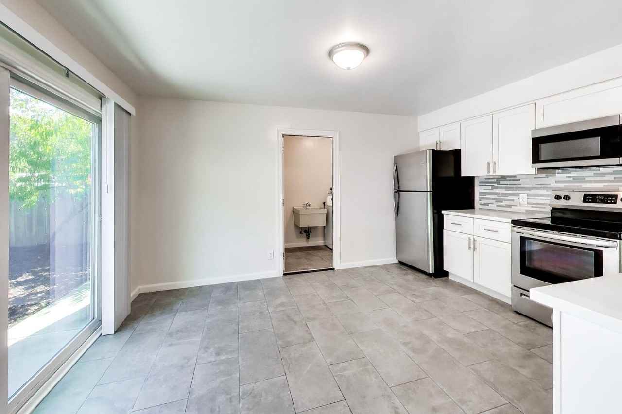 1221 Clinton St - Photo 3 of 38