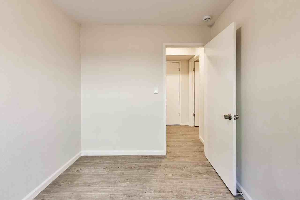 1221 Clinton St - Photo 6 of 38