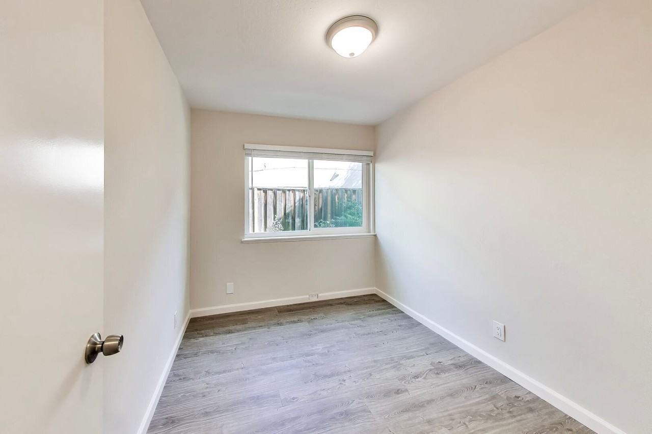 1221 Clinton St - Photo 7 of 38