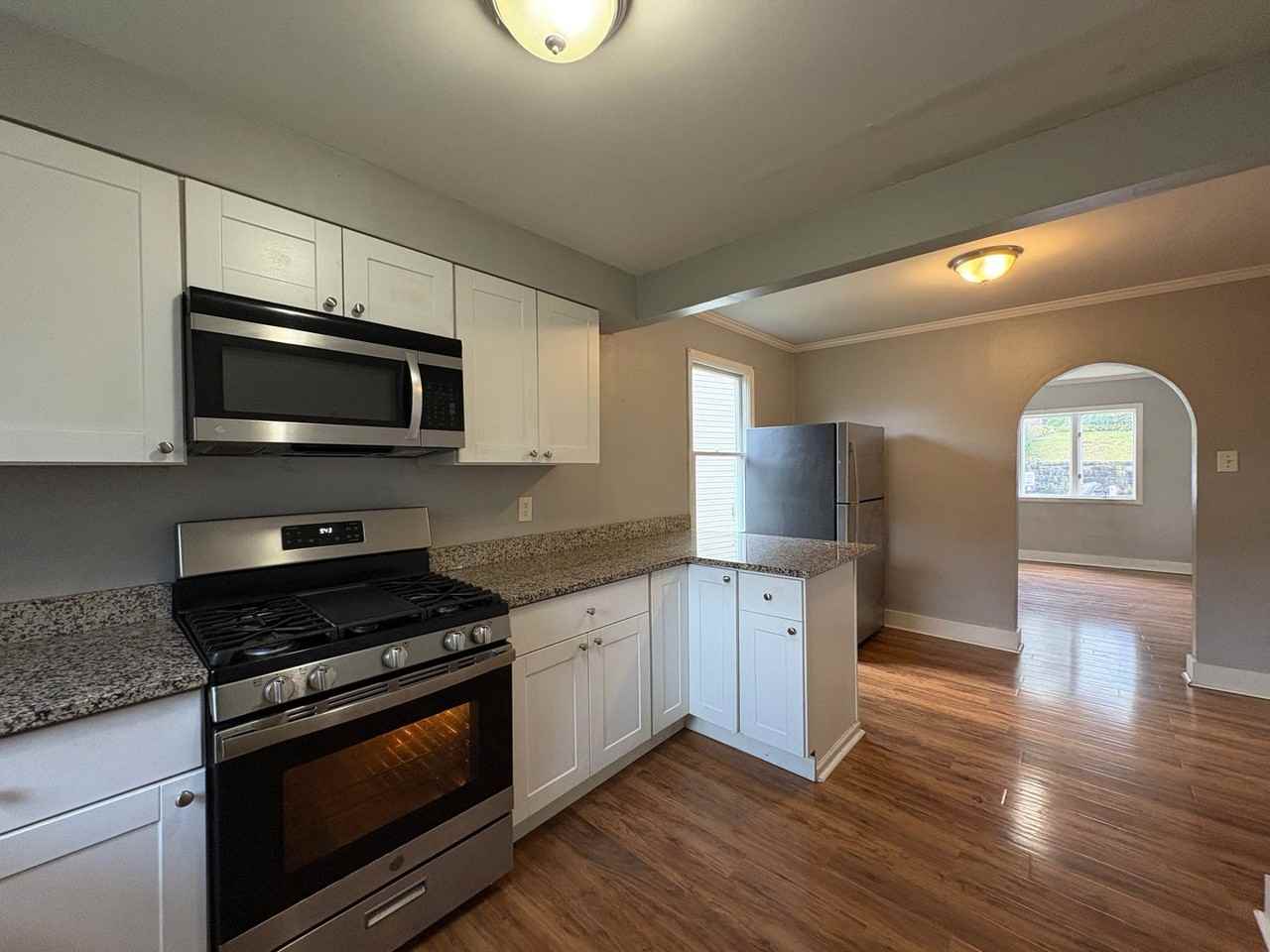 647 Center Ave - Photo 2 of 17