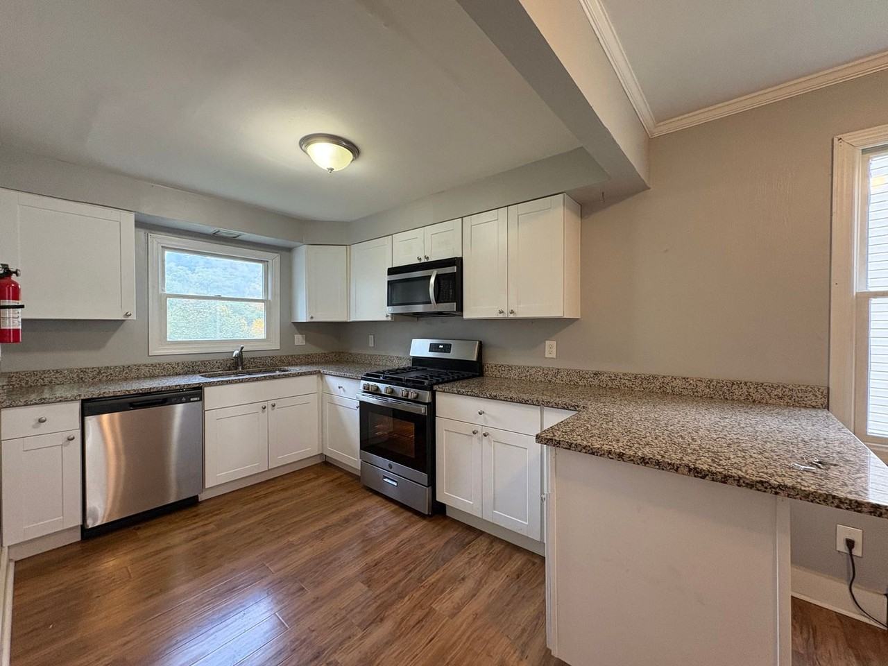 647 Center Ave - Photo 3 of 17
