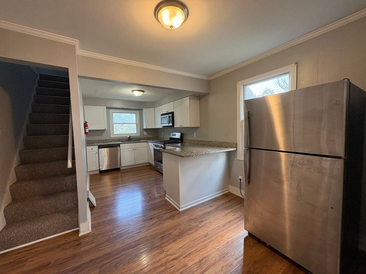 647 Center Ave - Photo 4 of 17