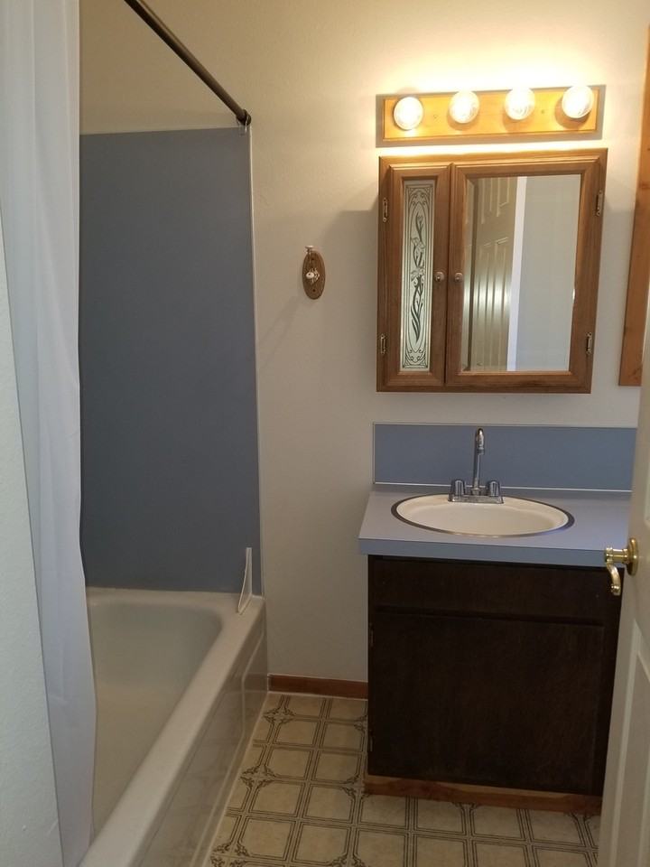 232 Ne 7th St - Photo 7 of 11