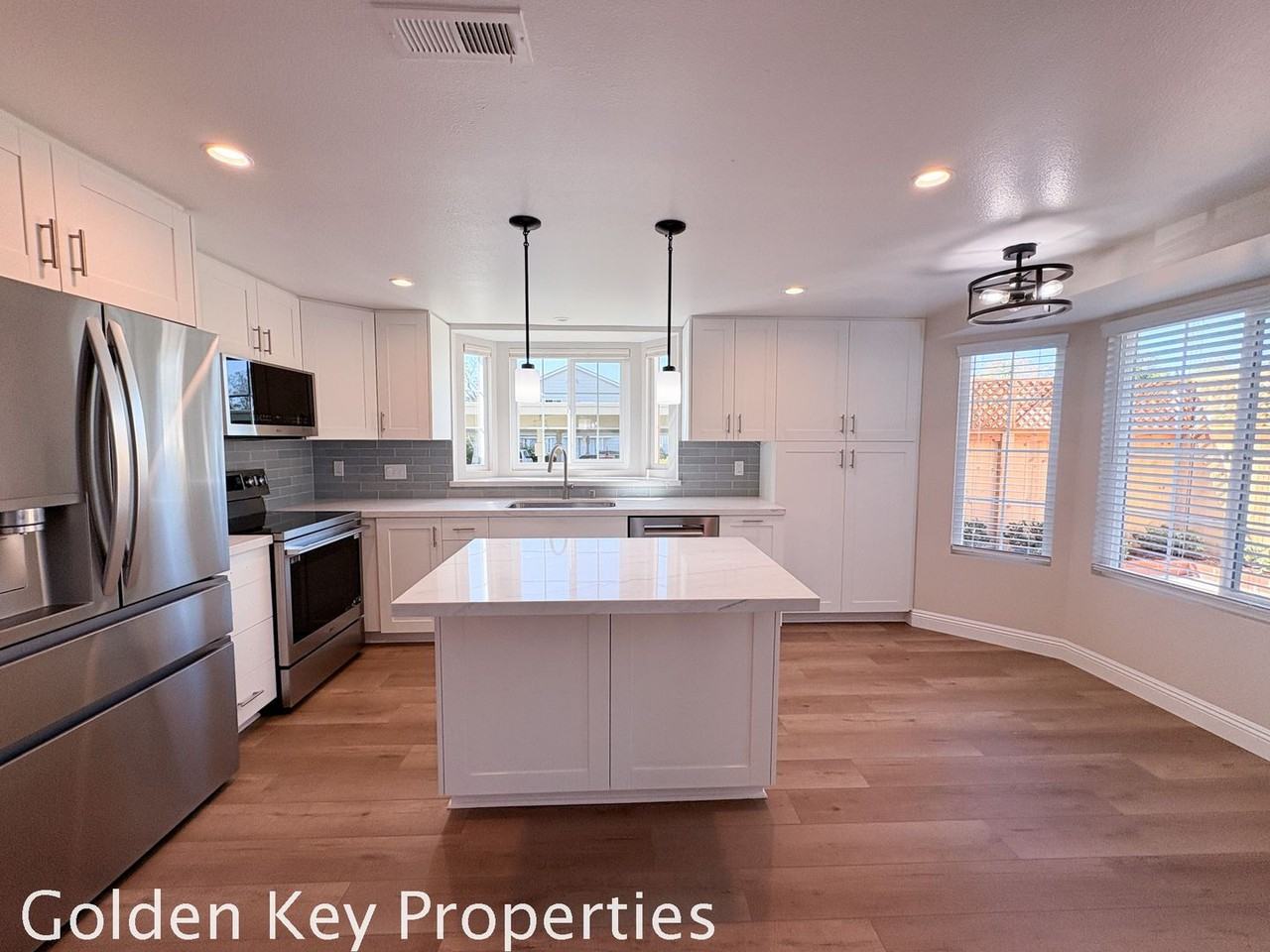 3784 Portland Ct - Photo 3 of 26