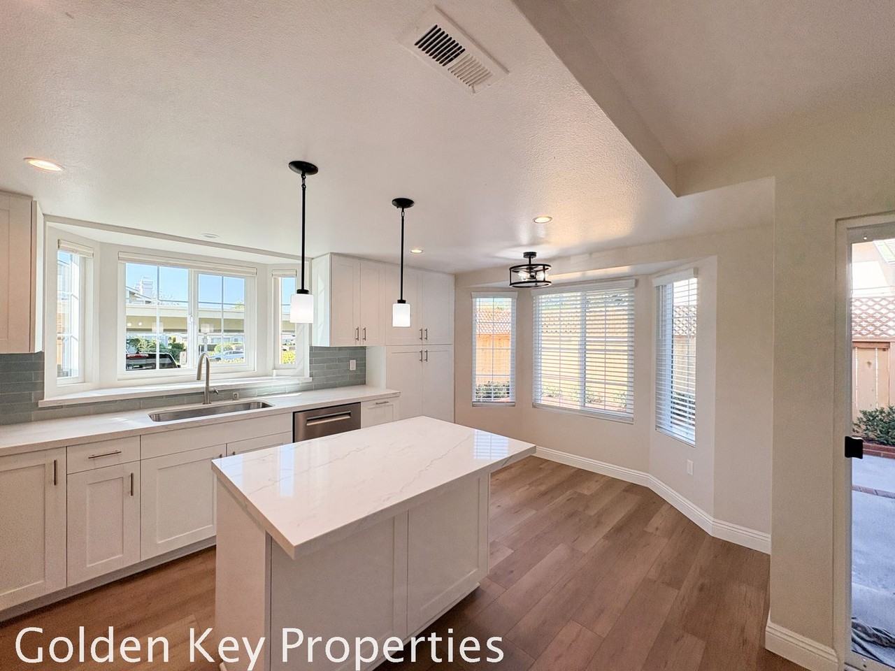3784 Portland Ct - Photo 4 of 26
