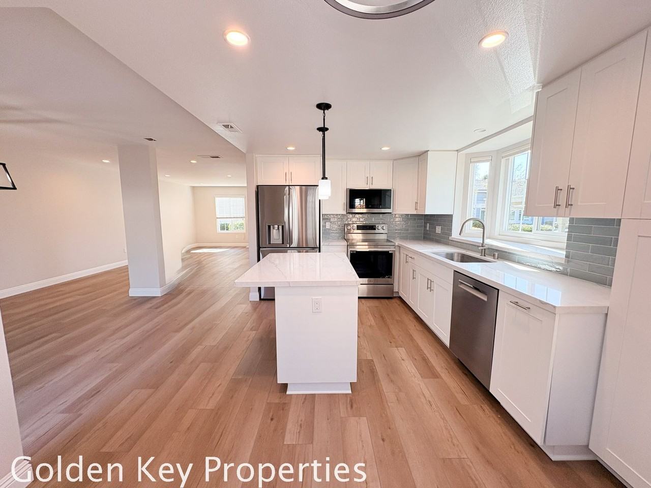 3784 Portland Ct - Photo 5 of 26