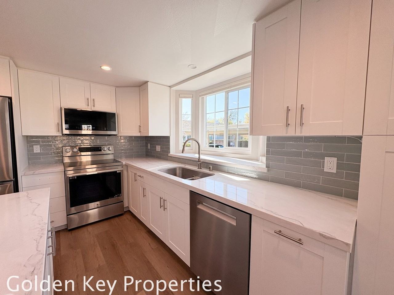 3784 Portland Ct - Photo 6 of 26