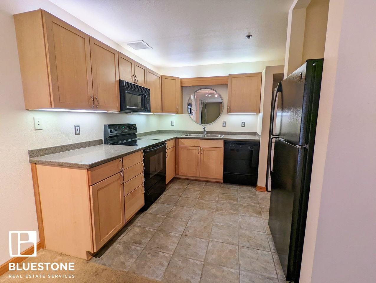 940 Nw Naito Pkwy #L14 - Photo 2 of 17