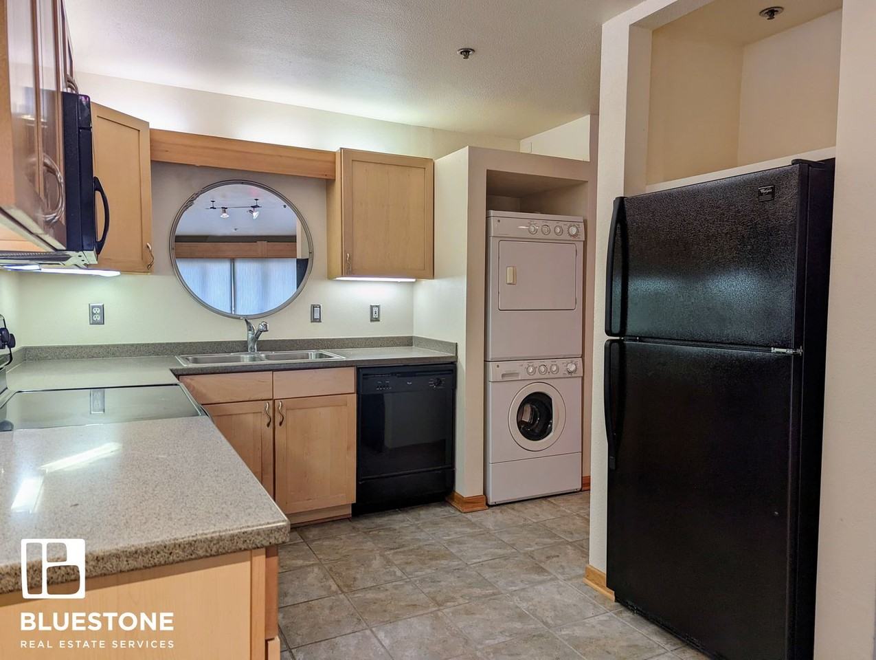 940 Nw Naito Pkwy #L14 - Photo 3 of 17