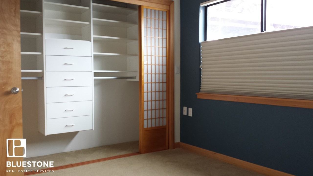 940 Nw Naito Pkwy #L14 - Photo 7 of 17