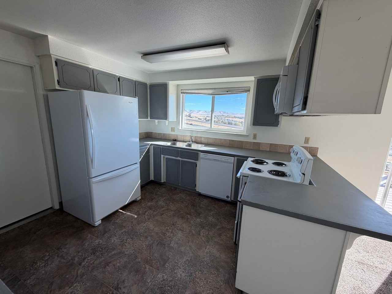 1700 Sw Hailey Ave - Photo 6 of 25