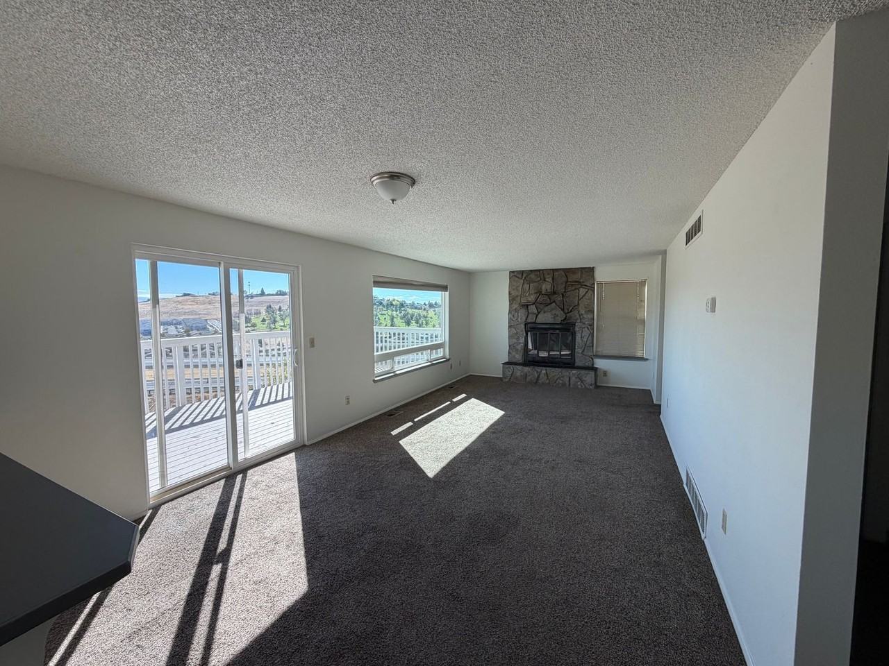 1700 Sw Hailey Ave - Photo 7 of 25