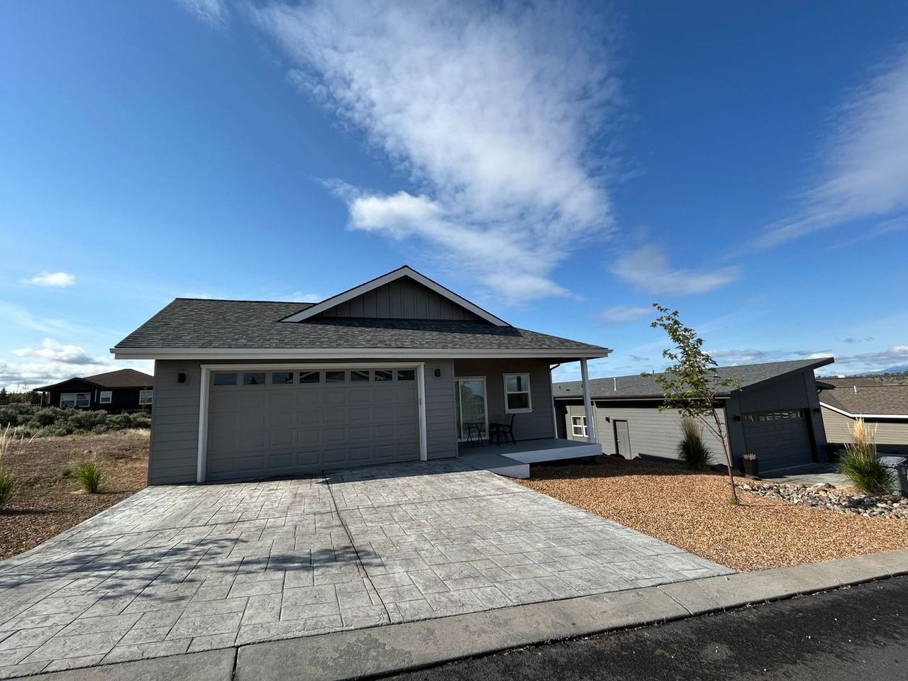 1074 Se Balsamroot Ln - Photo 2 of 5