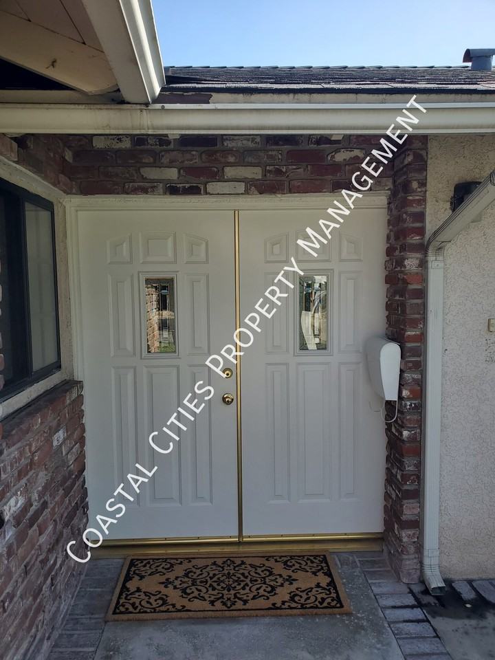 278 Van Ness Ave - Photo 2 of 35
