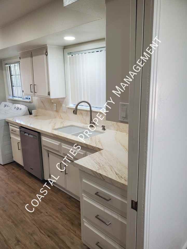 278 Van Ness Ave - Photo 3 of 35