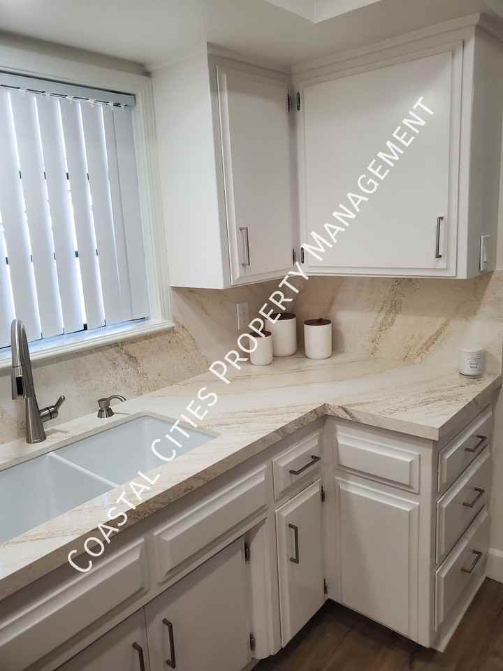 278 Van Ness Ave - Photo 4 of 35