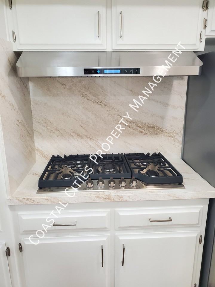 278 Van Ness Ave - Photo 6 of 35