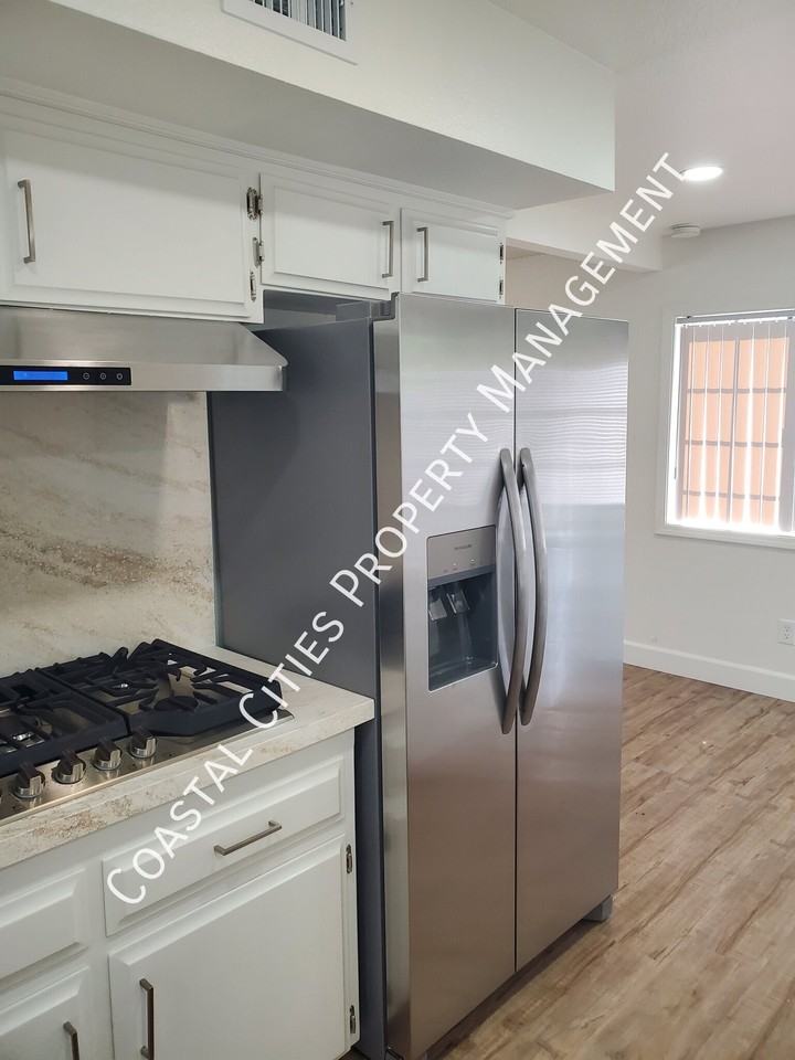 278 Van Ness Ave - Photo 7 of 35