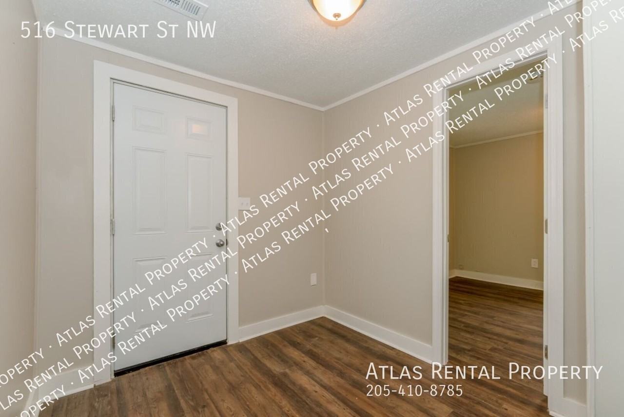 516 Stewart St Nw - Photo 4 of 21