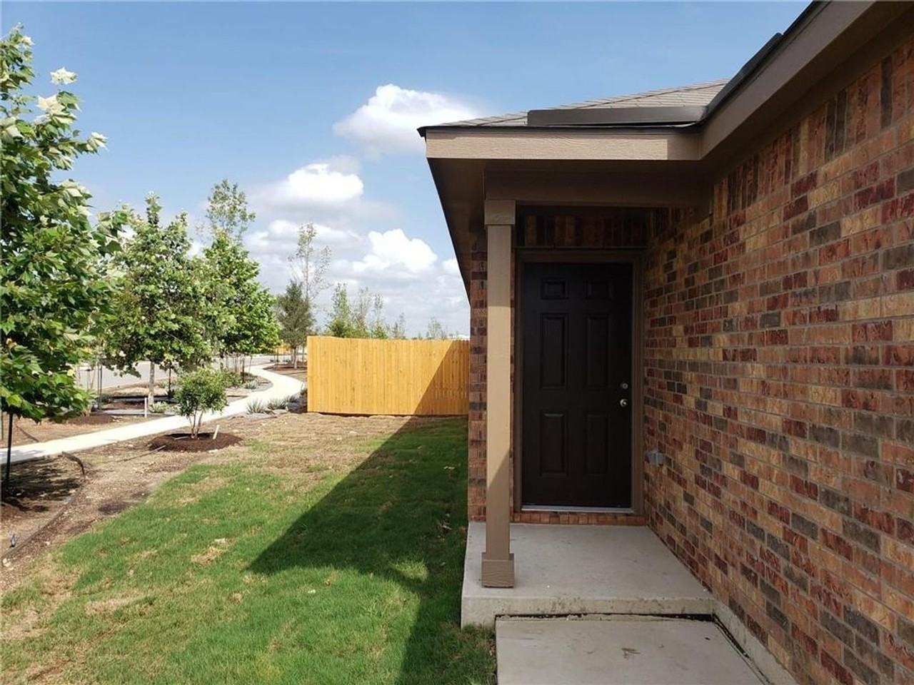 101 Brunswick Ln - Photo 2 of 8