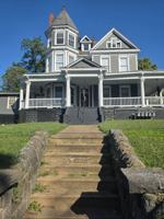 featured image of 1601 Memorial Ave Sw