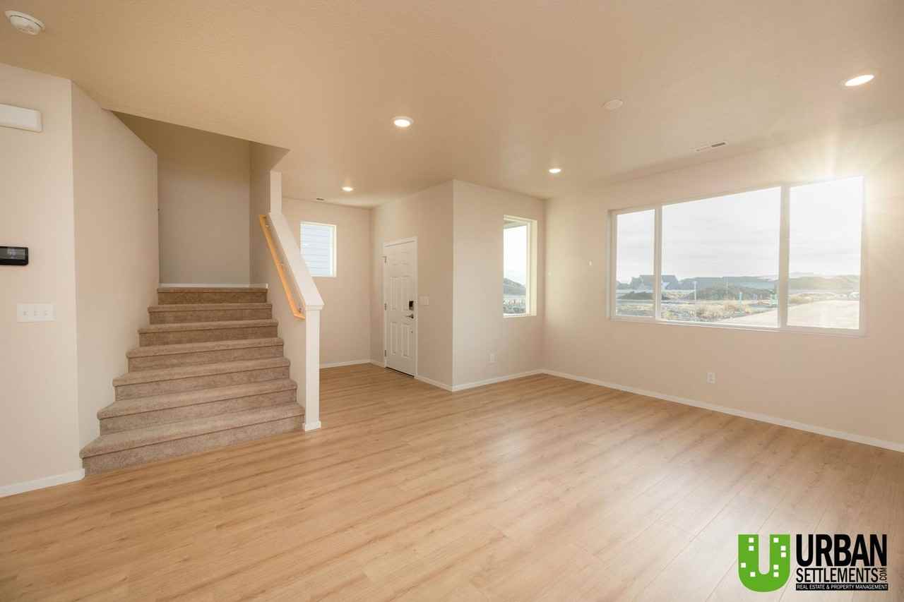 2646 N Swainson Ln - Photo 3 of 33