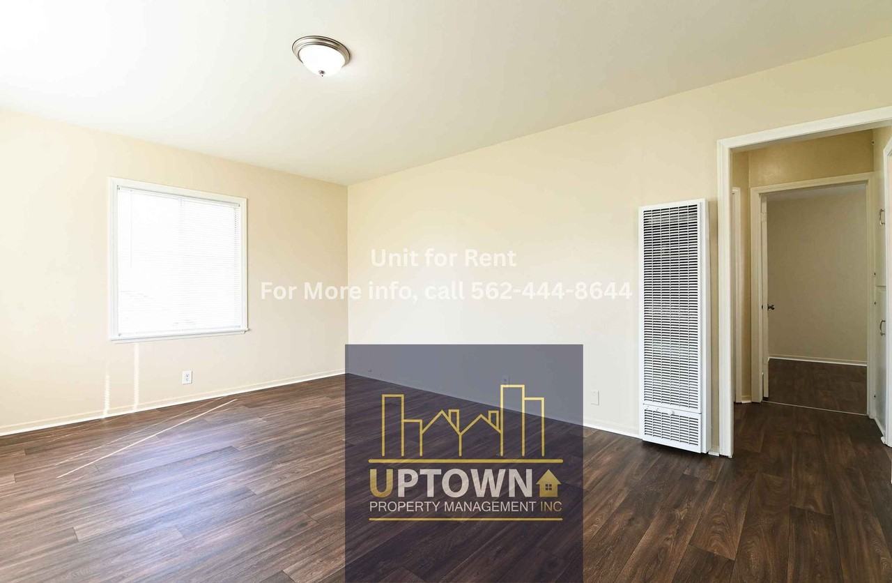 11756 Downey Ave - Photo 3 of 15
