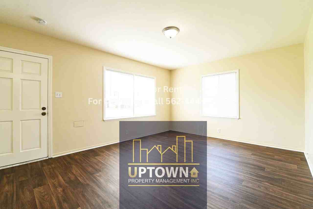 11756 Downey Ave - Photo 5 of 15