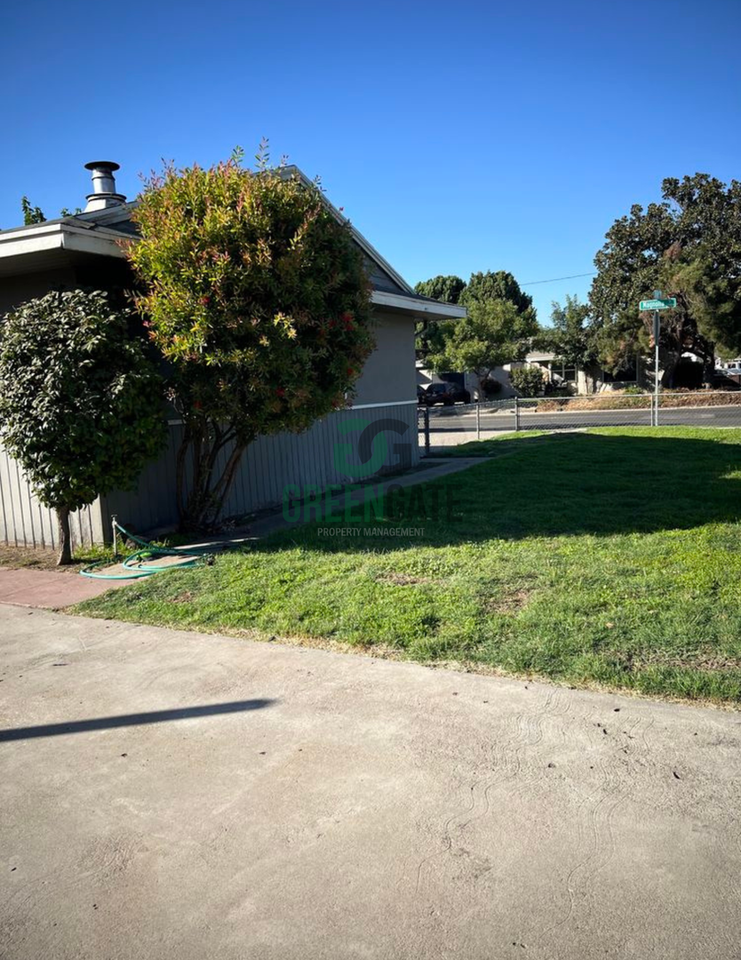2630 Magnolia St - Photo 6 of 40