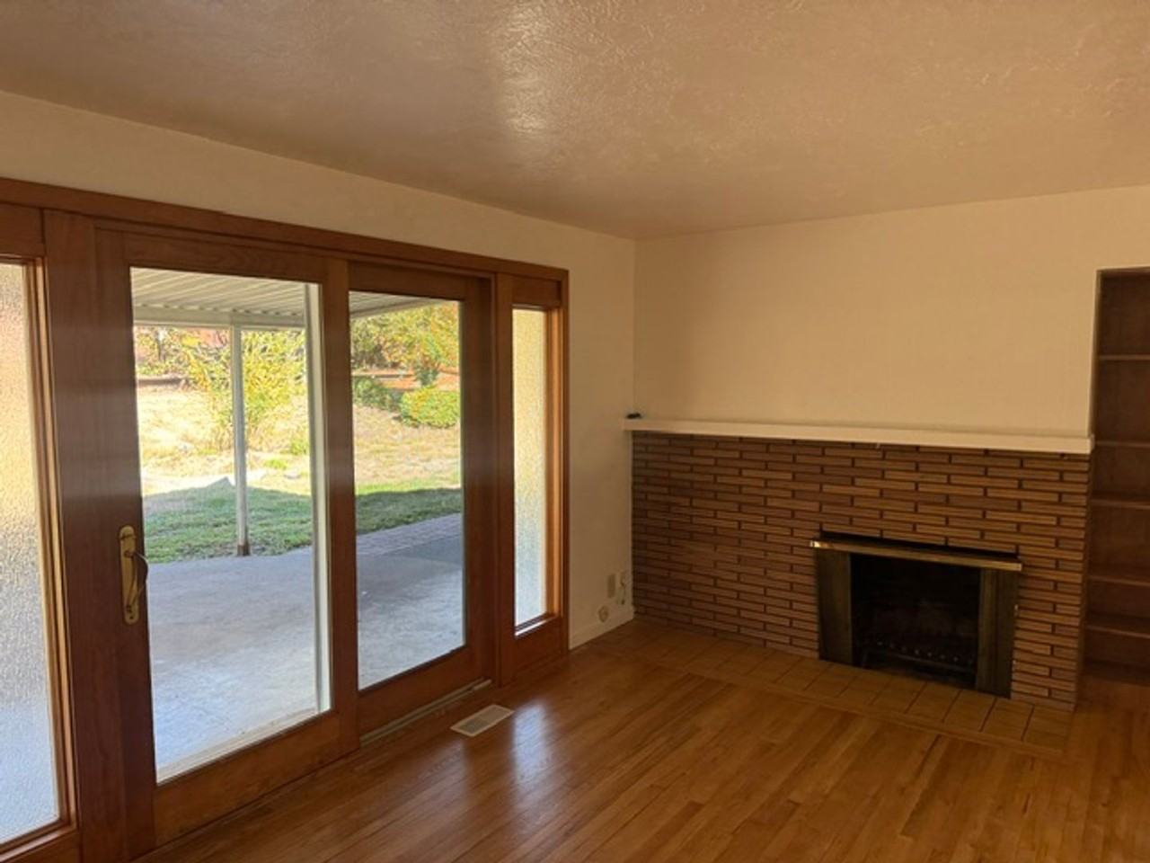 730 Ne Pioneer Way - Photo 4 of 21