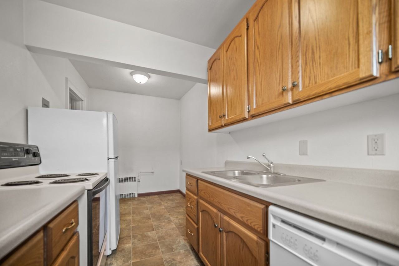 Grande Ronde Apartments - Photo 5 of 28