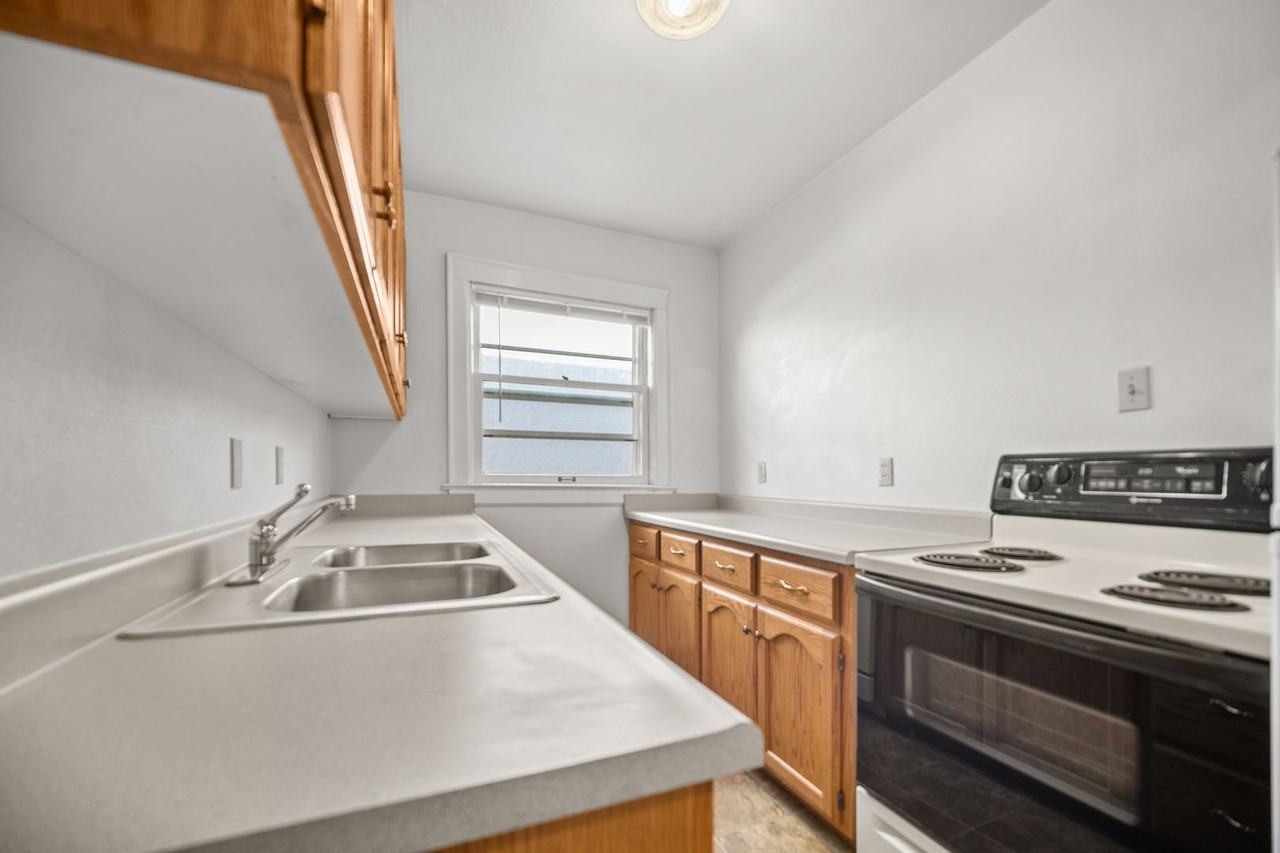 Grande Ronde Apartments - Photo 6 of 28
