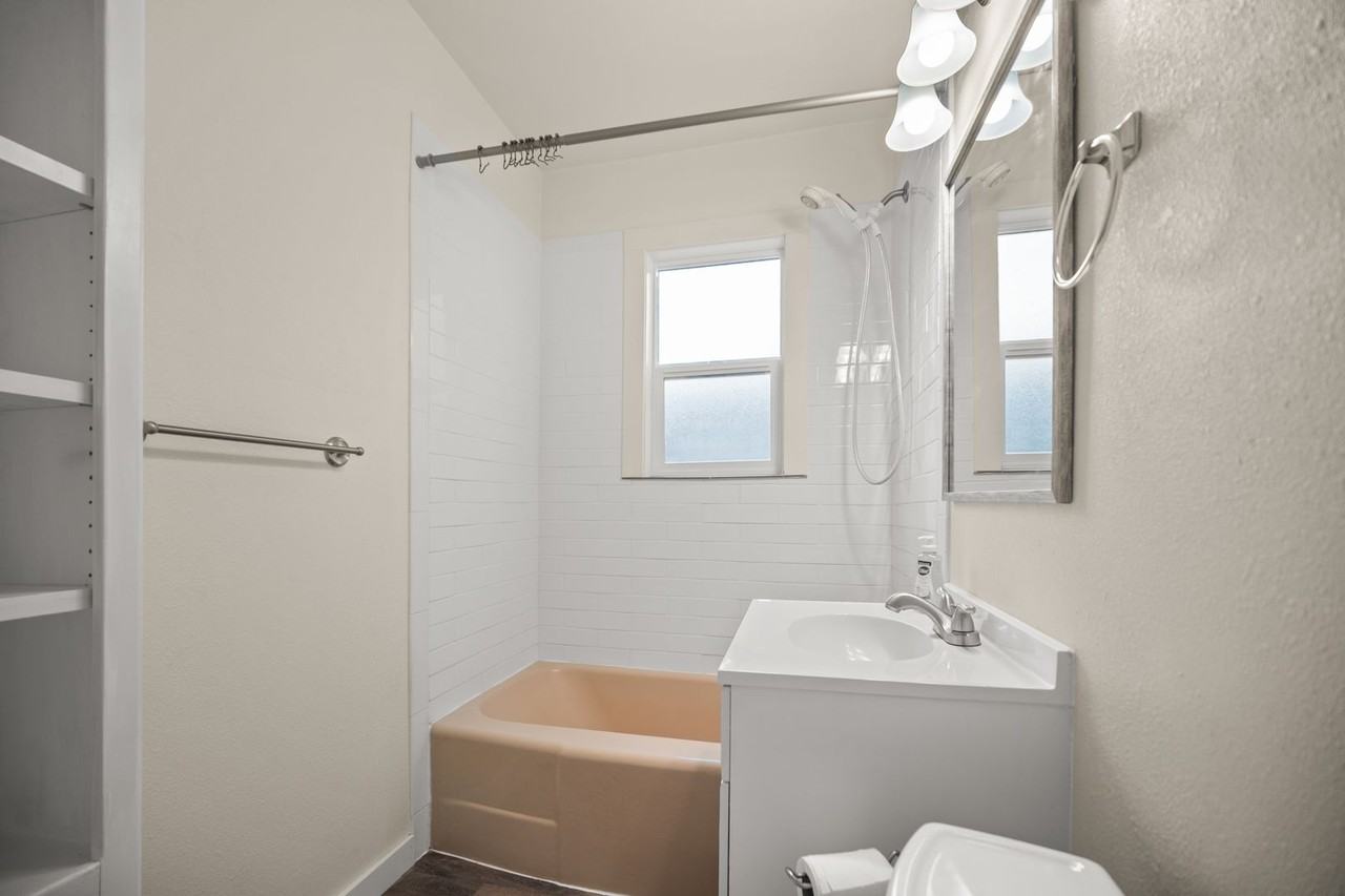 Grande Ronde Apartments - Photo 7 of 28