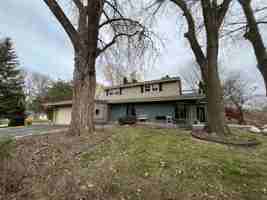 featured image of 721 W Montclaire Ave