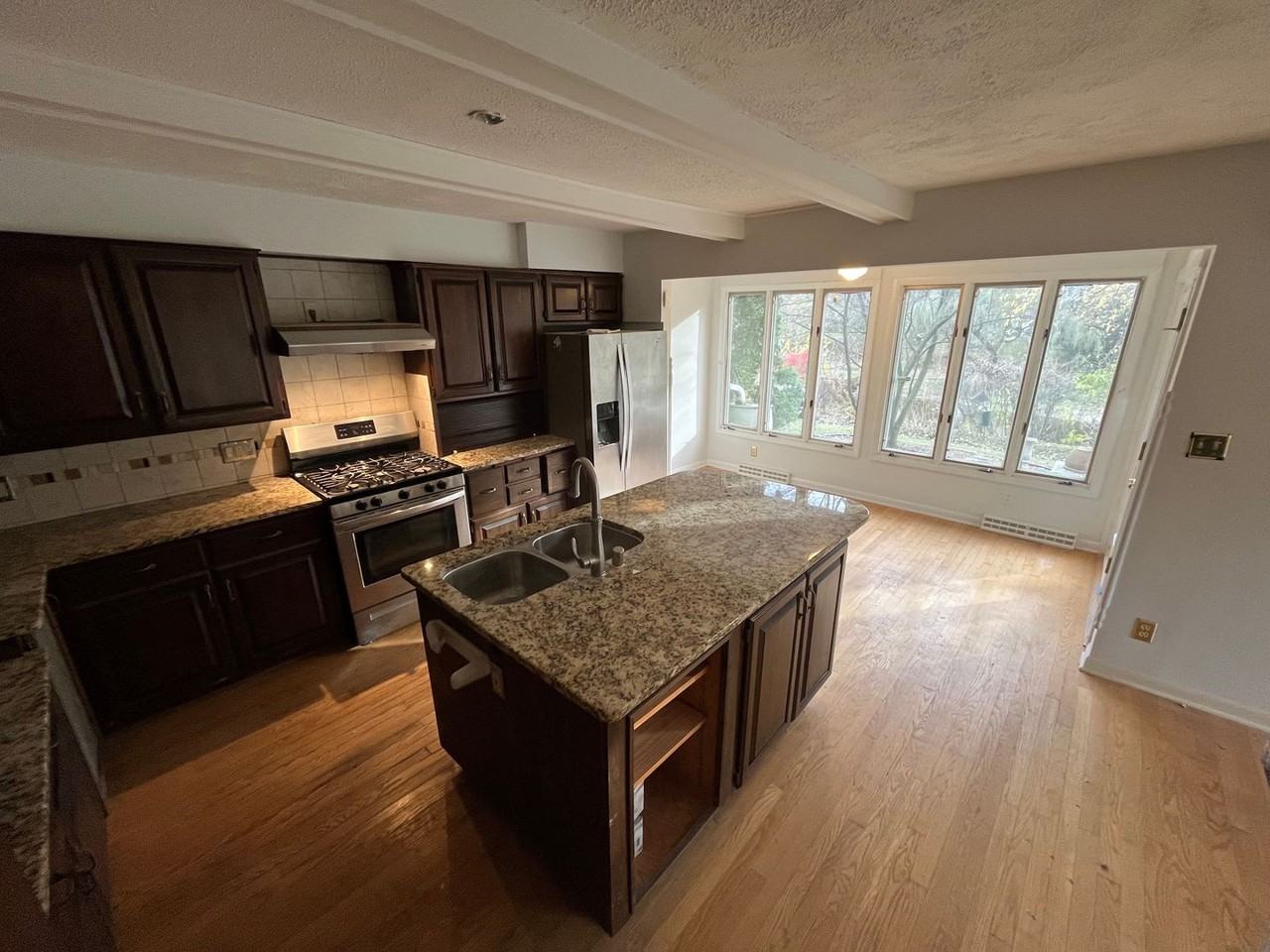 721 W Montclaire Ave - Photo 6 of 26