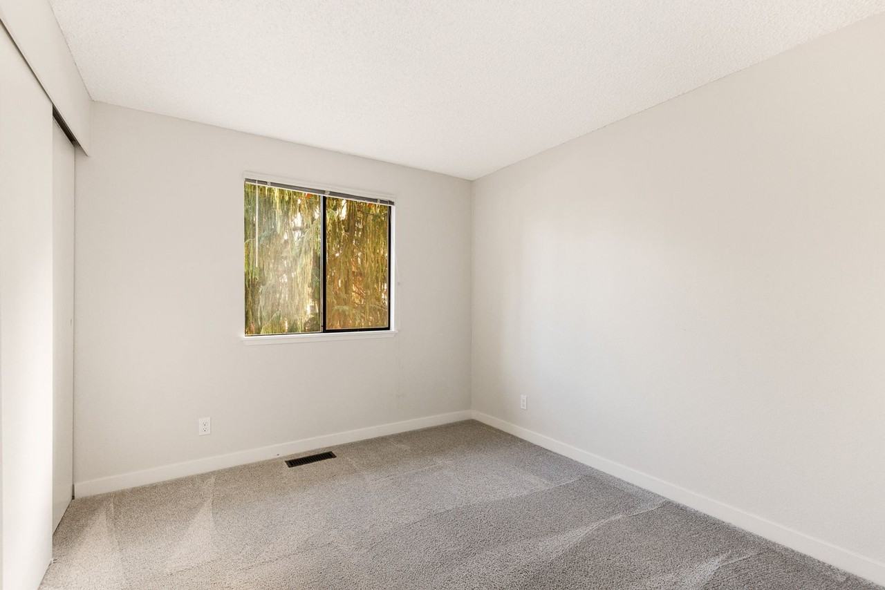 14035 92nd Pl Ne - Photo 7 of 18