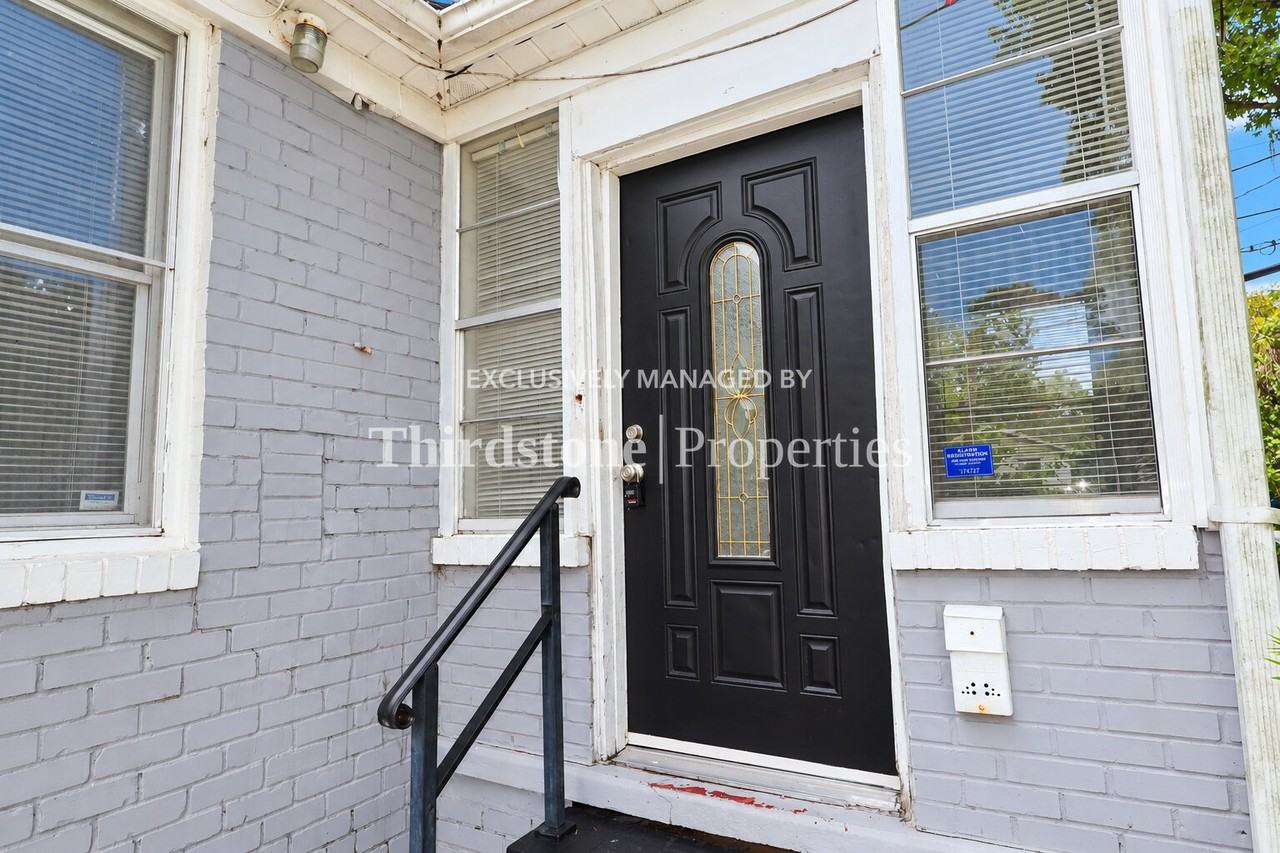 8189 Paul Jones Dr - Photo 2 of 23
